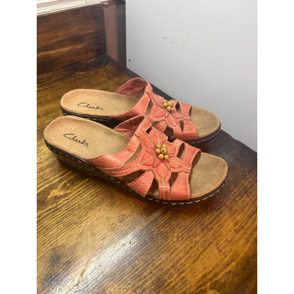 Clarks‎ Orange/Clay Flower Sandals Size 6
